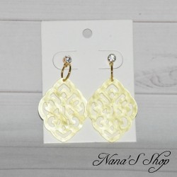 Boucles d'oreilles Arabesque, résine coloré, effet nacré, modèle 3, coloris jaune.