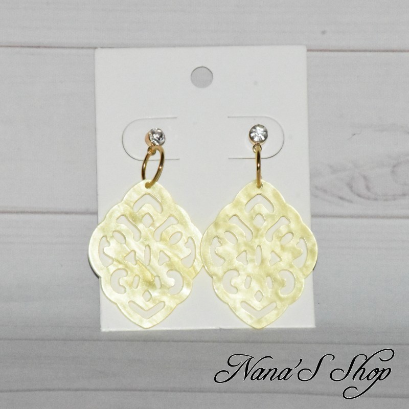 Boucles d'oreilles Arabesque, résine coloré, effet nacré, modèle 3, coloris jaune.