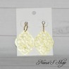 Boucles d'oreilles Arabesque, résine coloré, effet nacré, modèle 3, coloris jaune.