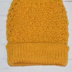 Bonnet fantaisie, réversible, jaune moutarde, uni, modèle Soft, point fantaisie, détail.