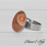 Bague réglable en métal argenté orné d' un cabochon en Agate naturelle, modèle 1, coté.