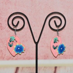 Boucles d'oreilles forme cœur, en polymère, coloris corail.